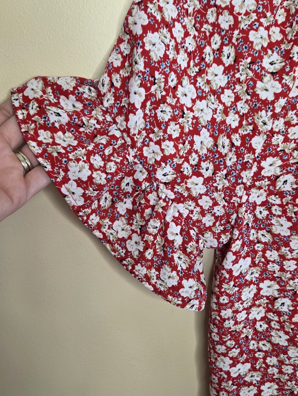 W5 Red & White Cottagecore Floral Flutter Short Sleeve Blouse Size Large - Picture 3 of 6